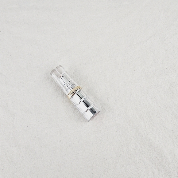 LAST ONE 🔥L'Oréal color riche Plump & shine lipstick shade 930 - Picture 3 of 7